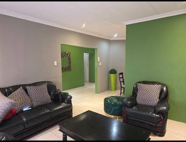 3 BEDROOM HOUSE FOR SALE IN FLORA PARK